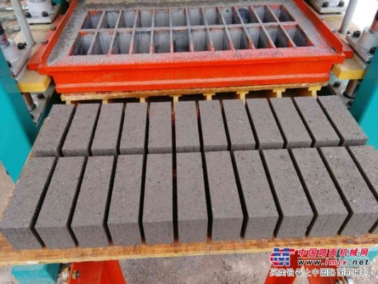 供應黑龍江水泥連鎖塊製磚機、陝西麵包磚製磚機、河南買磚機