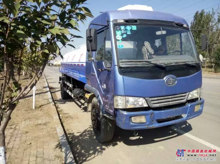 供应全新及二手洒水车、小型三轮洒水车、雾炮喷洒车厂家促销