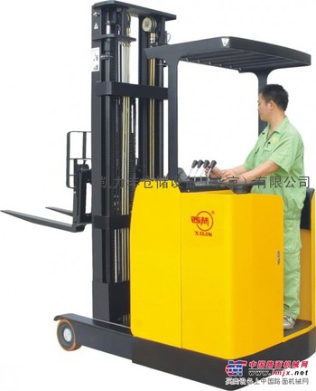 前移式电动叉车