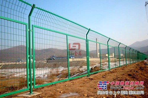  公路护栏网-南京公路围栏网现货-南京律和护栏网厂