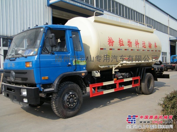 单桥小型水泥运输车