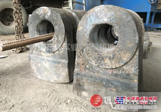高耐磨合金锤头生产厂家东辰铸业用于矿山破碎领域