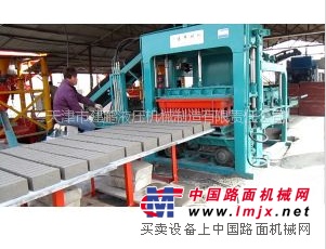 供应丹东市建丰砖机小型经济实惠型彩砖制砖机销售