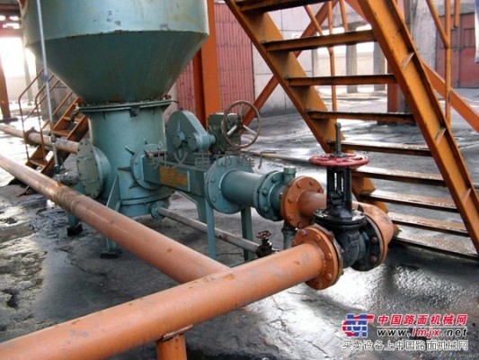 氣力輸送設備在對石灰石粉物料作業時需注意的因素