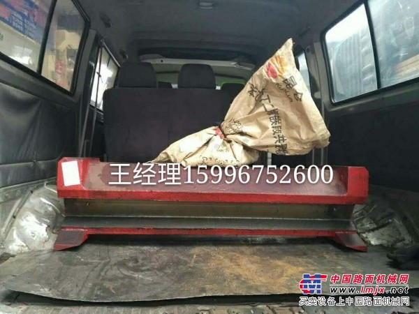 调整座上海建设路桥山宝PE750X1060颚式破碎机