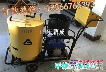 用了鼎诚手推式道路补缝机 小型沥青灌缝机施工完美顺利