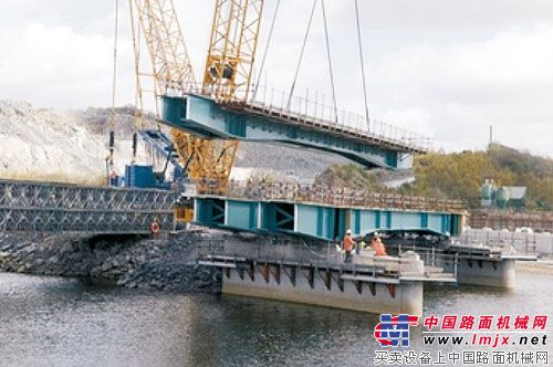 三一630吨履带起重机参与威尔士跨河高架桥建设