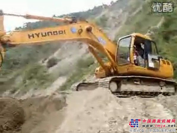 雲南4歲神童車神駕挖掘機開山劈石