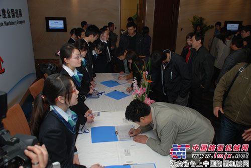 中联重科混凝土机械公司2011全国巡展团队抵达青岛、沈阳、西安、重庆