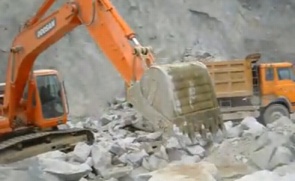 斗山挖掘机DH225LC-9广东省揭阳市惠来华强石场工作视频