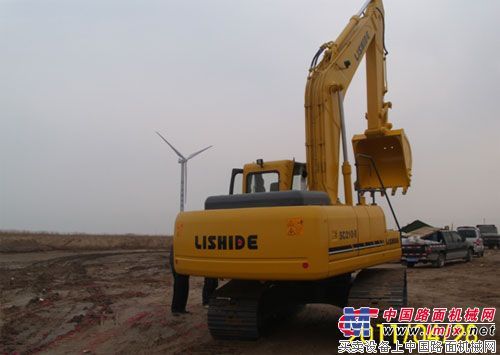 力士德挖掘机助力东营风电产业基地项目
