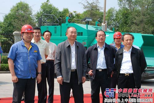 工业和信息化部领导视察徐工