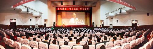 山推隆重举行2011年新员工入职欢迎仪式