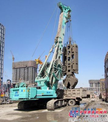 国内最大抓斗助力天津滨海新区建设       