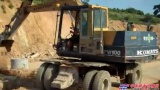 小松轮式挖掘机在回填土