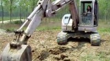 芋頭開挖掘機