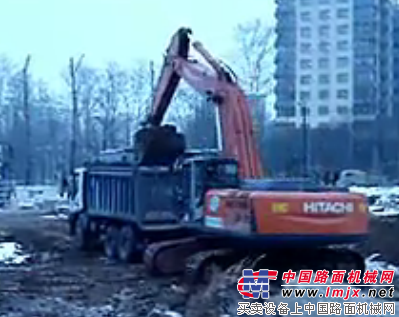 日立Hitachi Zaxis 330挖掘机在装车