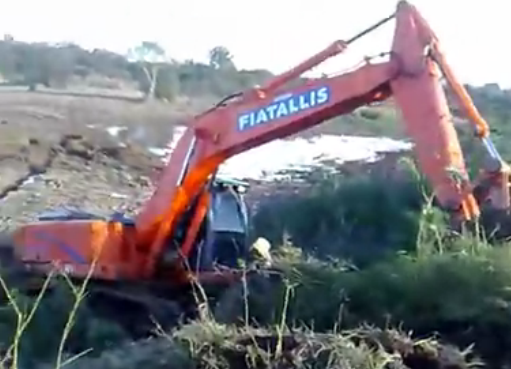 菲亚特阿利FX215救挖掘机