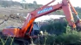 菲亞特阿利FX215救挖掘機