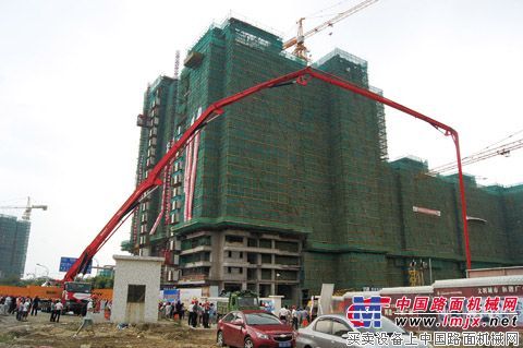 三一72米世界最长臂架泵车落户广州