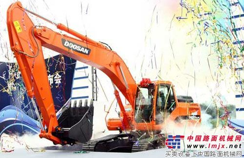 斗山新型22吨级9E系列挖掘机炫耀上市