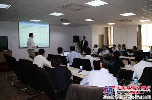 山东临工进出口公司2012年商务讨论会举行