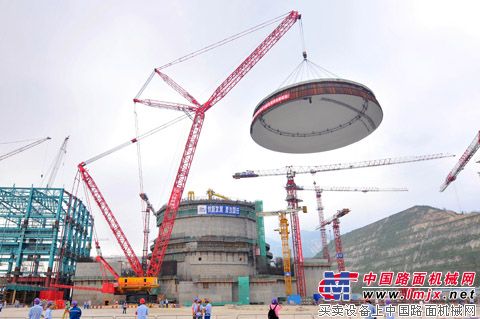 三一1600吨履带起重机成功吊装台山核电站1#核岛穹顶