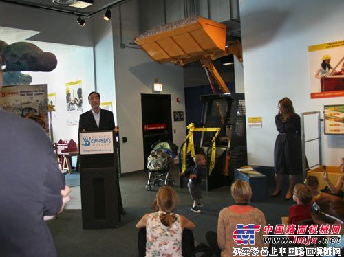 凯斯为芝加哥儿童博物馆捐赠滑移装载机