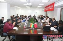 玻利维亚工程兵来徐工接受产品培训
