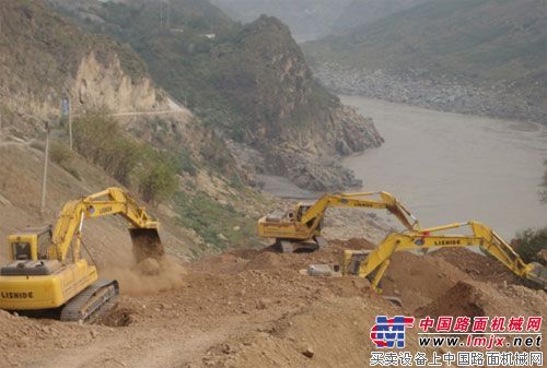 力士德挖掘机助力溪洛渡水电站建设