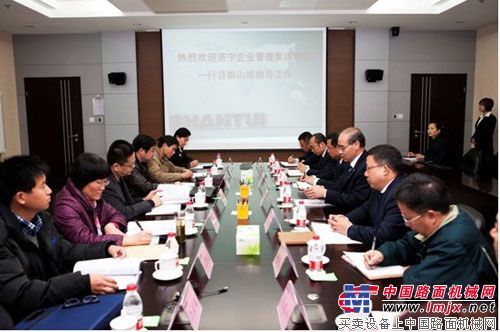 济宁企业管理奖评审组来山推现场评审