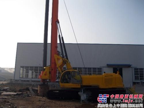 坤宇重工首台KR220新型旋挖鑽機順利下線