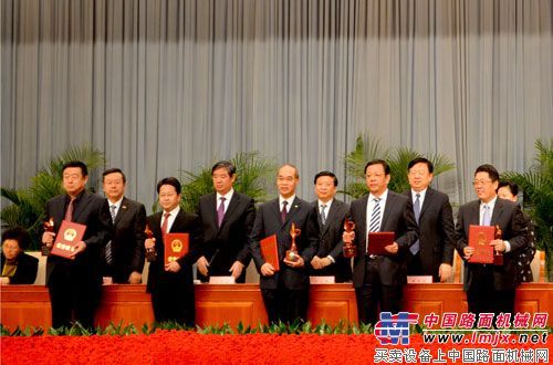 山推股份公司喜获“山东省省长质量奖”