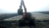  水陸挖掘機上平板車