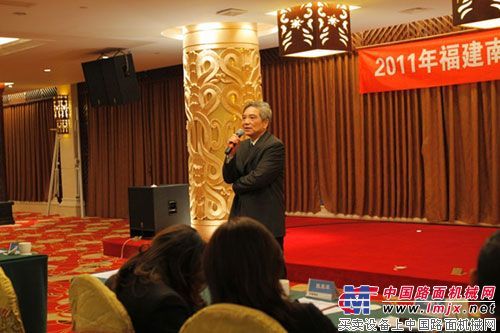 南方路机2011年营销年会顺利召开