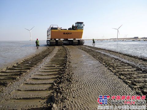 滩涂运输车在三峡新能源响水潮间带风电项目现场试验