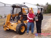 凯斯为西北爱荷华社区学院捐赠滑移装载机教学用车
