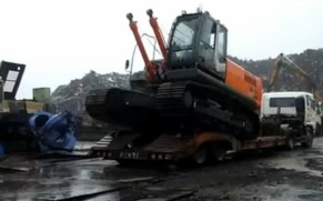 台湾日立ZX350挖掘机惊险下拖板