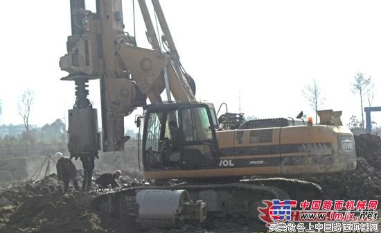 雷沃旋挖钻力援云南佤族居民保障房建设