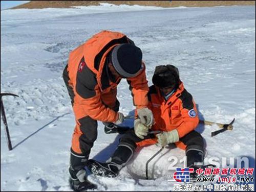 柳工陈志兵、方杰：在南极喝水也不易（图）