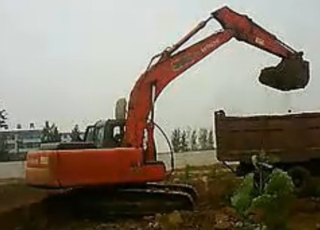 日立挖掘机装车