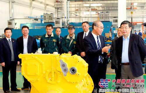 中国质量协会副会长戚维明一行来山推股份调研