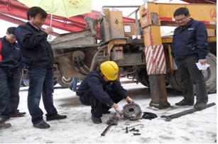 内蒙古三一蒙湘2012年服务技能比武雪中上演