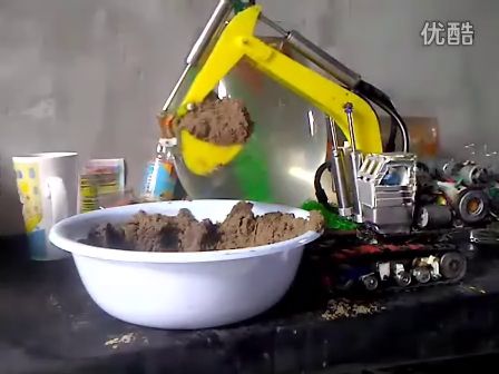 自製液壓挖掘機“玩”啦！