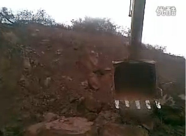 雷沃挖掘機礦山勾石頭 