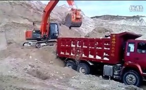 兰考县挖掘机挖土装车视频