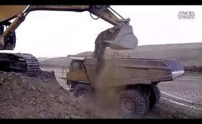 卡特Cat 385C LME挖掘机矿石挖掘施工视频