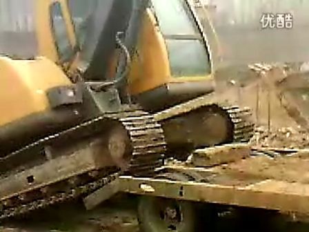 超牛挖掘机上拖车实况录制视频