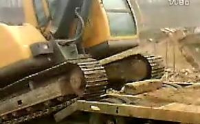 超牛挖掘机上拖车实况录制视频