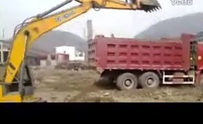 河北小康挖掘机装车视频展示 